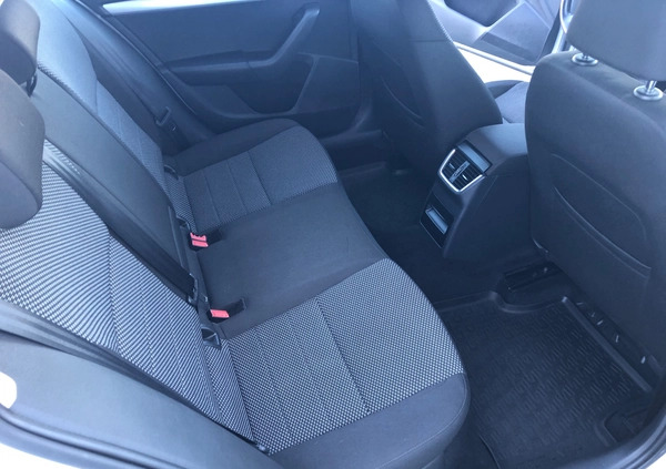 Skoda Octavia cena 36500 przebieg: 233600, rok produkcji 2015 z Koszalin małe 277